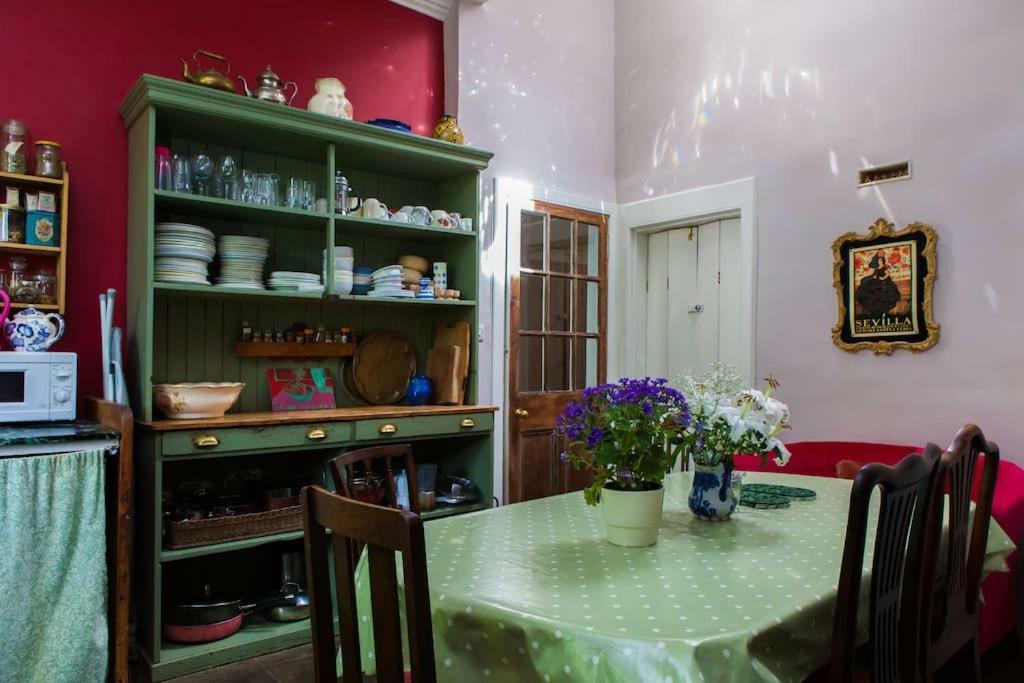 Central Apartment With Parking, Original Art And Antiques 에든버러 외부 사진