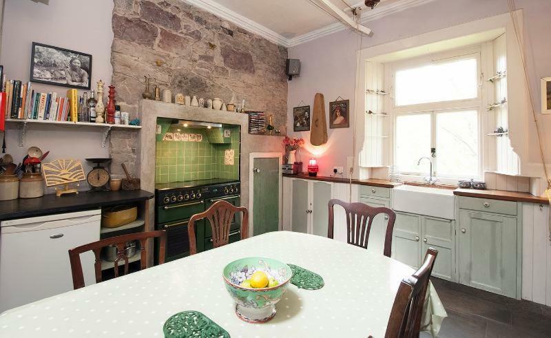 Central Apartment With Parking, Original Art And Antiques 에든버러 외부 사진